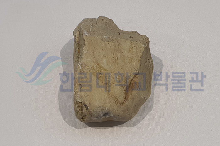 전시실_유물_찍개_포토샵버전.jpg 이미지